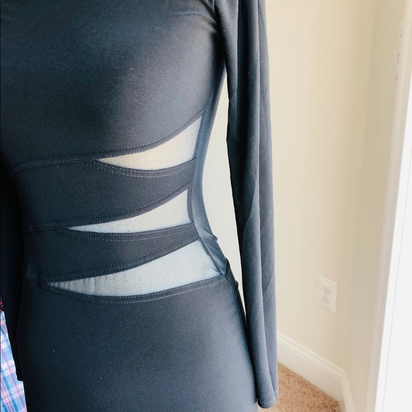 STUNNING FLOORLENGTH MESH CUTOUT EXPOSED BACKDRESS - Picture 3 of 7